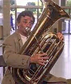 Columbo mit Tuba